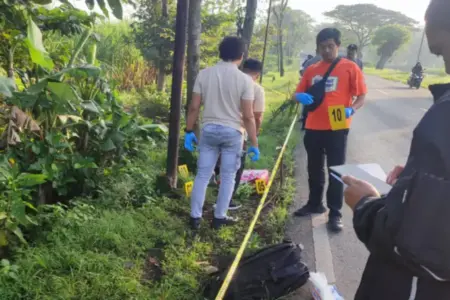 Penjual Sayur Ditemukan Tewas Tergeletak di Pinggir Jalan Nasional Lumajang-Jember Foto BeritaJatim.com
