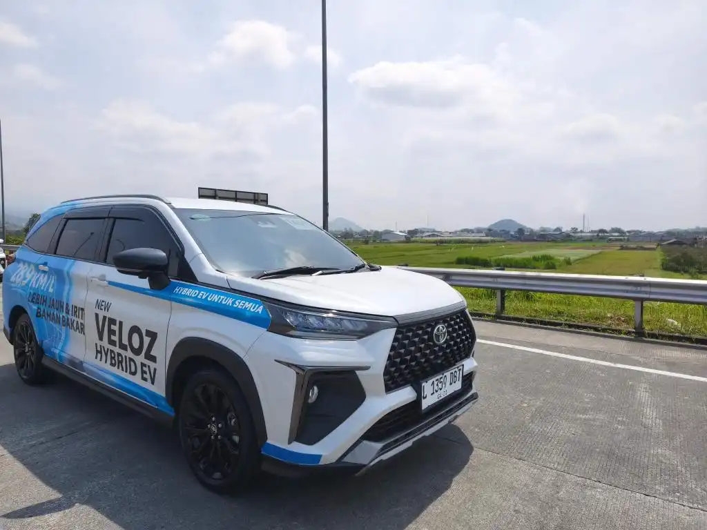 Tangguh di Tanjakan Bromo, New Veloz Hybrid EV Buktikan Performa dan Efisiensi di Jalur Ekstrem Foto BeritaJatim.com