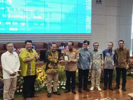 Ketahanan Energi Indonesia 2025 Capai Skala 7,13, DEN dan ITS Dorong Strategi Energi Biru Foto BeritaJatim.com