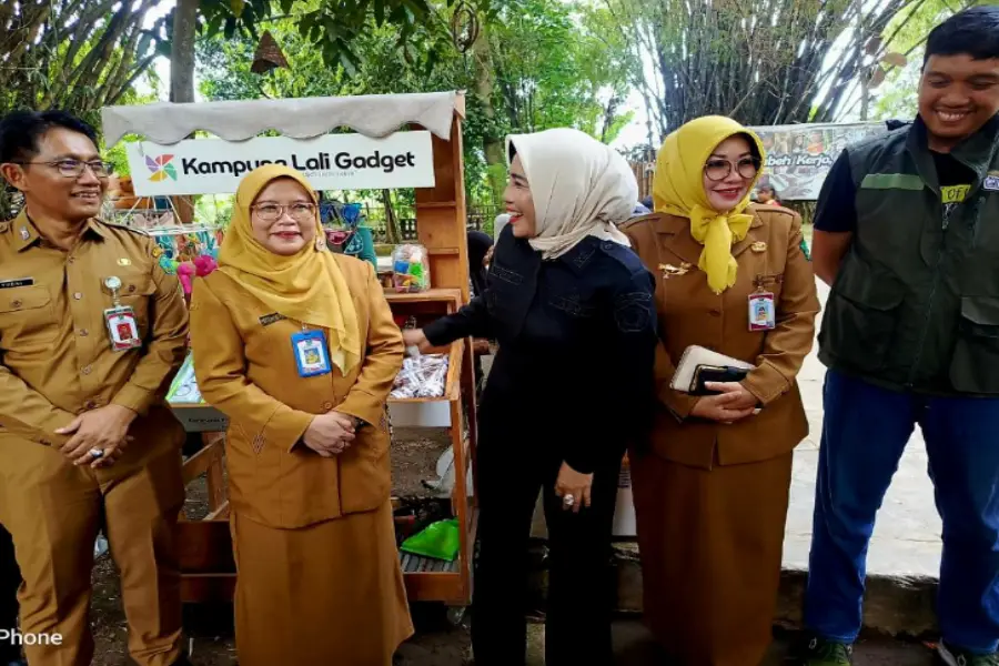 Wabup Sidoarjo Kunjungi Kampung Lali Gadget Kecamatan Wonoayu Foto BeritaJatim.com