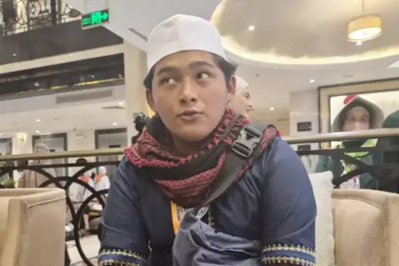 Menabung Rindu Sejak Balita: Kisah Novem, Haji Muda 17 Tahun asal Yogyakarta Foto BeritaJatim.com