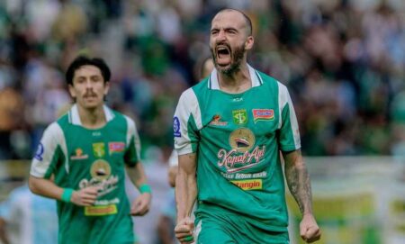 Persebaya Hajar PSBS Biak 4-0 di Gelora Bung Tomo Foto BeritaJatim.com