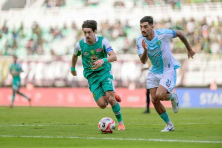 Persebaya Vs PSBS Biak Masih 0-0, Bajul Ijo Buang Banyak Peluang Foto BeritaJatim.com