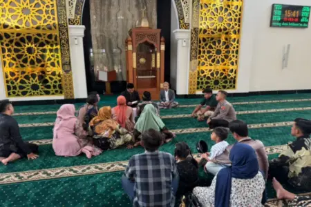 Tahanan Polresta Sidoarjo Menikah, Akad Nikah Berlangsung Khidmat di Masjid Al Ikhlas Foto BeritaJatim.com