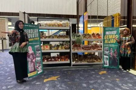 Tanam Sayur di Sekolah, Siswa Jatim Panen Cuan Jutaan Rupiah Foto BeritaJatim.com
