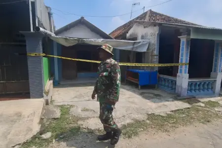 Kesaksian Tetangga Ungkap Detik-detik Awal Menantu Tega Aniaya Mertua Hingga Tewas di Mojokerto Foto BeritaJatim.com