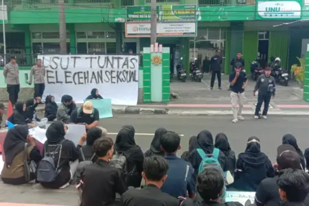 Mahasiswa Ancam Boikot Kuliah, Tuntut Dosen Diduga Pelaku Pelecehan Seksual di UNU Blitar Dipecat Foto BeritaJatim.com