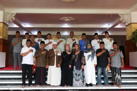 Mbak Wali dan Gus Wawali Salat Idul Adha di Balai Kota Kediri Foto BeritaJatim.com