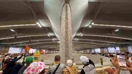 Foto Suasana Jemaah Haji Lempar Jumrah di Mina Foto BeritaJatim.com