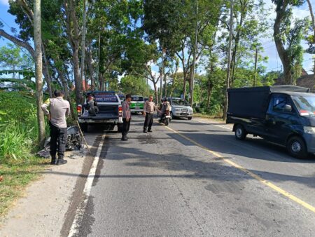 Pemotor Asal Trenggalek Tewas Usai Tabrak Bus di Tulungagung Foto BeritaJatim.com