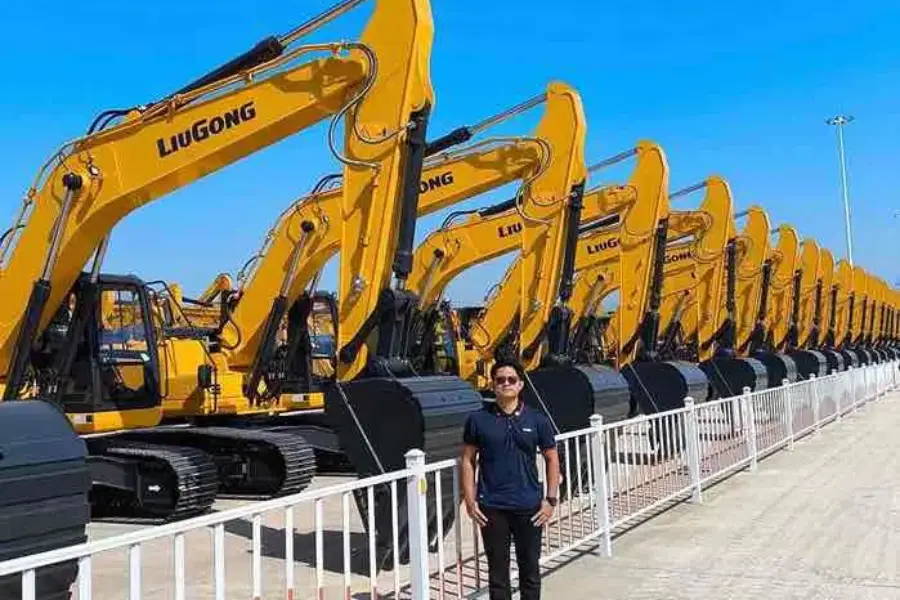 Mengenal Bagas Abiyyu, Branch Manager Alat Berat Termuda asal Surabaya Foto BeritaJatim.com