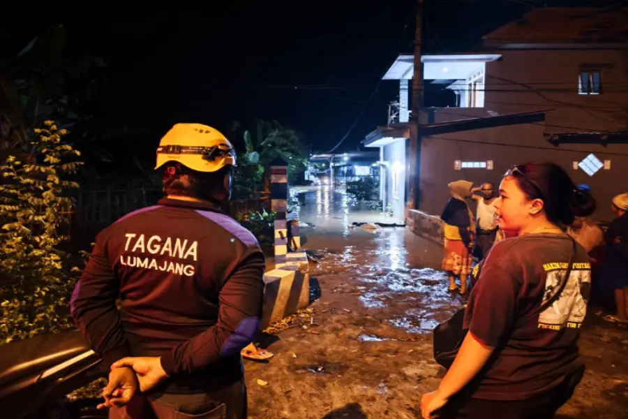 Banjir Luapan Sungai Menjangan di Lumajang Meluas, 500 Rumah Terendam Foto BeritaJatim.com
