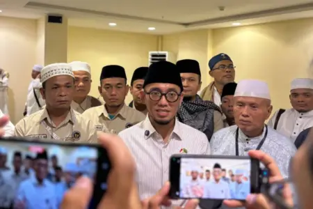 Dua Hari Jelang Armuzna, Wamenhaj Ingatkan Jemaah Antisipasi Bawa Obat Pribadi dan Camilan Foto BeritaJatim.com