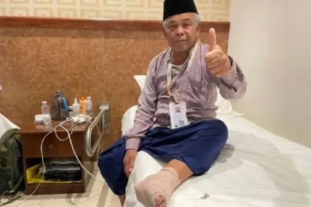 Senyum Damiri Meski Kehilangan Jempol Kaki, Petani Tegal Menyempurnakan Haji Foto BeritaJatim.com