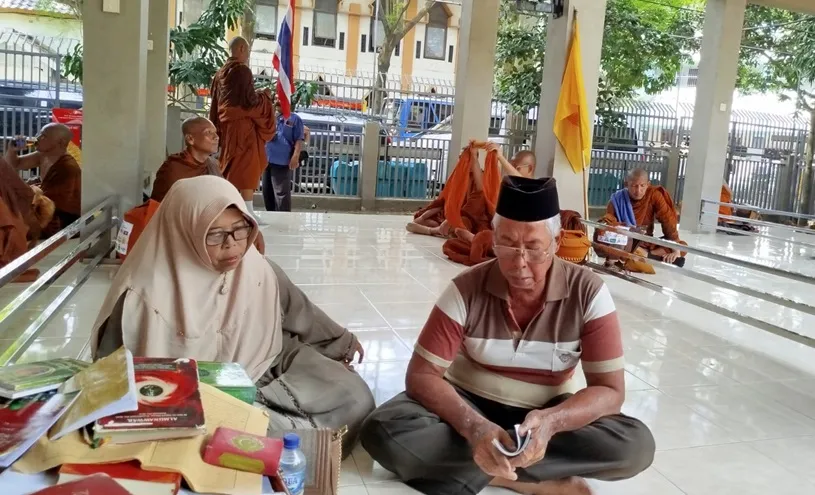 Kisah Toleransi di Makam Gus Dur Jombang, Saat Doa Lintas Iman Bersanding Foto BeritaJatim.com