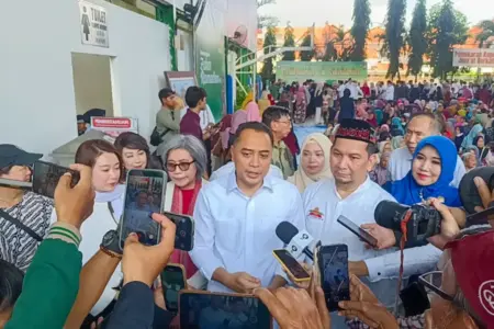 Wali Kota dan Sekda Kota Surabaya Berangkat Haji, Pejabat PLH Belum Ditunjuk Foto BeritaJatim.com