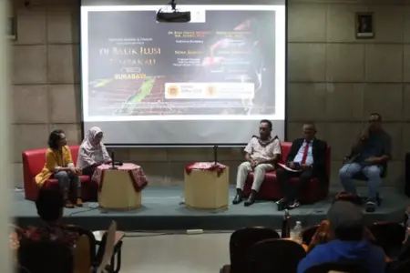 Film ‘Di Balik Ilusi Tembakau’ Dibedah di Surabaya, AJI Soroti Dampak Industri Rokok hingga Regulasi yang Dinilai Mandek Foto BeritaJatim.com