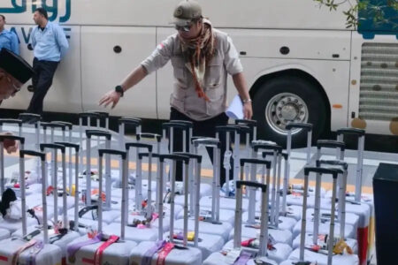 Strategi Zero Missing Bag: Koper Jemaah Haji 2026 Wajib Siap 8 Jam Sebelum Geser ke Makkah Foto BeritaJatim.com