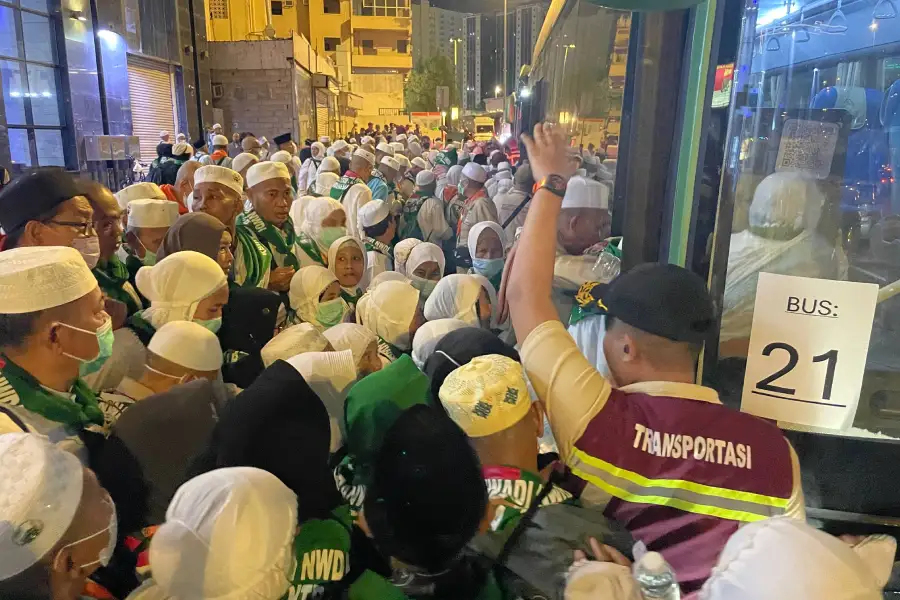 Selesai Jalani Tawaf Wada, Jemaah Haji Kloter LOP 1 Bersiap Pulang Perdana ke Tanah Air Foto BeritaJatim.com