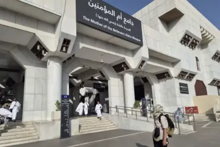 Masjid Sayyidah Aisyah, Lokasi Miqat Favorit Jemaah Haji Indonesia Foto BeritaJatim.com