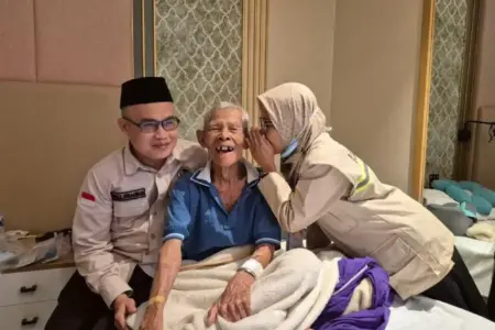 Semangat Mbah Mardijiyono Tak Surut Menuju Makkah Usai Pulih dari Sakit Foto BeritaJatim.com