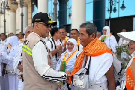 Jemaah Mulai Diberangkatkan ke Arafah, Menhaj Imbau untuk Amankan Stamina dalam Tenda Foto BeritaJatim.com