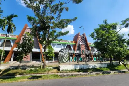 Pasar Wisata Jadi Penampungan Sementara Pedagang Pasar Kota Bojonegoro Foto BeritaJatim.com