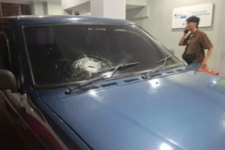 Warga Lumajang Diteror Pelemparan Batu di Jalan Raya, Semalam 3 Mobil Jadi Sasaran Foto BeritaJatim.com