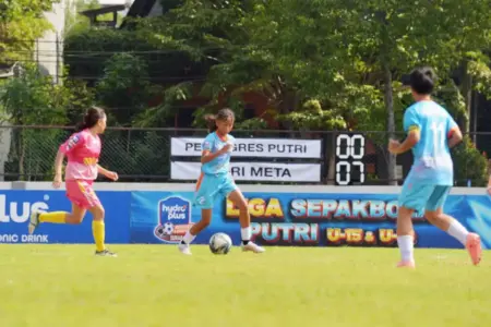 Putri Meta U-15 Menang Telak atas Persegres, Naik ke Papan Atas Hydroplus Soccer League Foto BeritaJatim.com