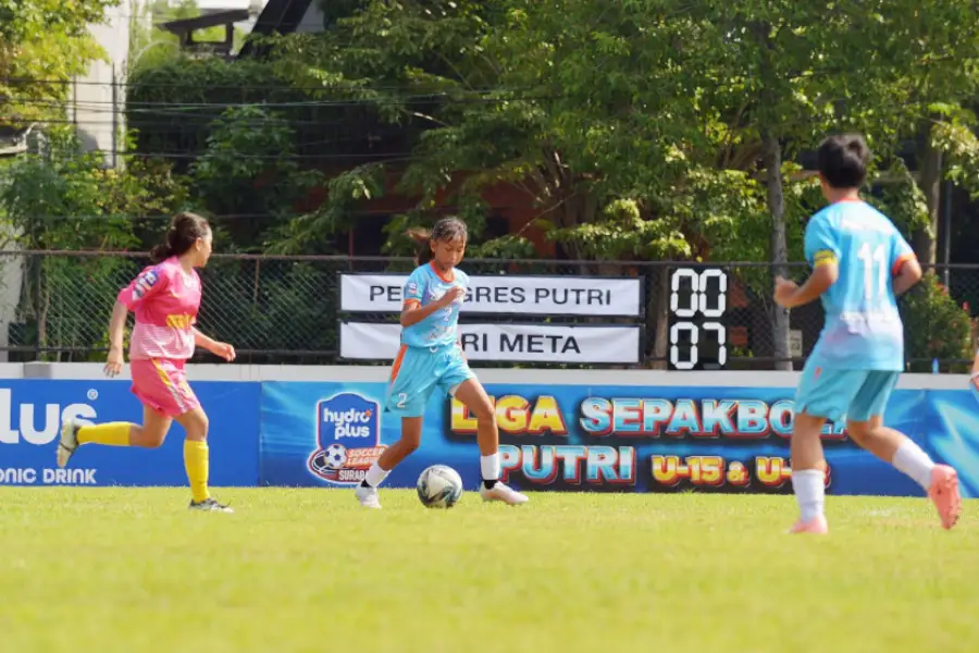 Putri Meta U-15 Menang Telak atas Persegres, Naik ke Papan Atas Hydroplus Soccer League Foto BeritaJatim.com