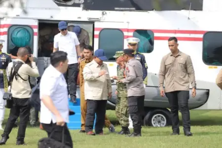 Kunjungan Presiden Prabowo di Tuban, Bupati Mas Lindra Komitmen Dukung Program Ketahanan Pangan Foto BeritaJatim.com