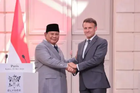 Bertemu Macron di Paris, Prabowo Tegaskan Dukungan Solusi Dua Negara untuk Palestina Foto BeritaJatim.com