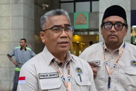 Kepadatan Madinah Terlewati, Petugas PPIH Kini Fokus Pergeseran Jemaah Haji ke Makkah Foto BeritaJatim.com