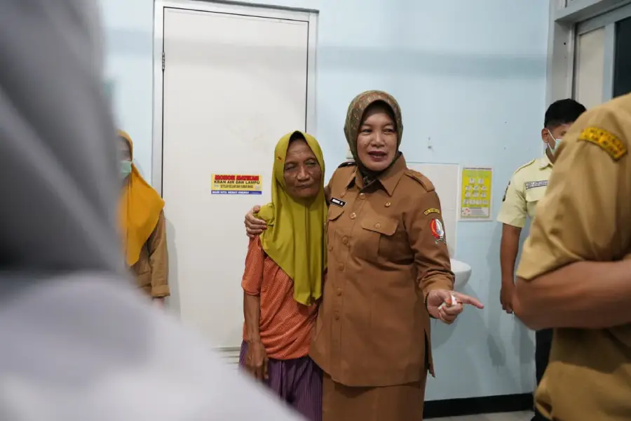 Rumah di Bojonegoro Dibakar Anak ODGJ, Wabup Nurul Azizah Turun Langsung ke Lokasi Foto BeritaJatim.com