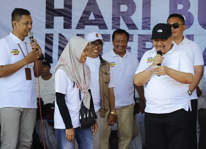 Peringatan May Day di Jombang, Senam Kebugaran Berhadiah Umrah Menyatukan Buruh dan Pemerintah Foto BeritaJatim.com