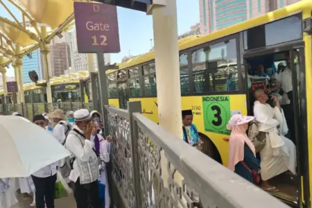 Layanan Bus Shalawat Pasca Armuzna Beroperasi Kembali 24 Jam, 458 Armada Siap Antar-Jemput Jemaah ke Masjidilharam Foto BeritaJatim.com