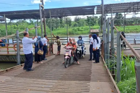 Pemkab Blitar Wacanakan Pajak Perahu Penyeberangan Blitar–Tulungagung untuk Dongkrak PAD Foto BeritaJatim.com