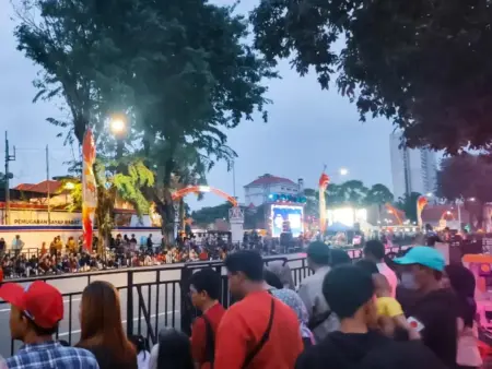 Surabaya Vaganza 2026 Sukses Sedot Ribuan Pengunjung: Sisakan Kerusakan di 8 Titik Taman, DLH Gerak Cepat Perbaiki Foto BeritaJatim.com