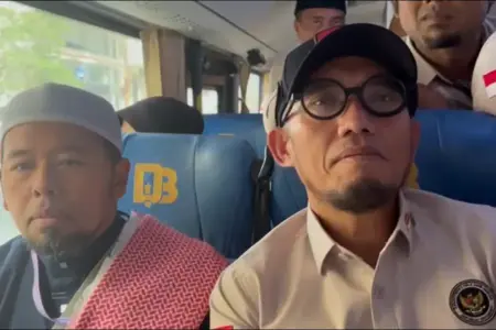 Wamenhaj Dahnil Anzar Jajal Bus Shalawat Aziziyah ke Masjidil Haram, Cuma 15 Menit Foto BeritaJatim.com