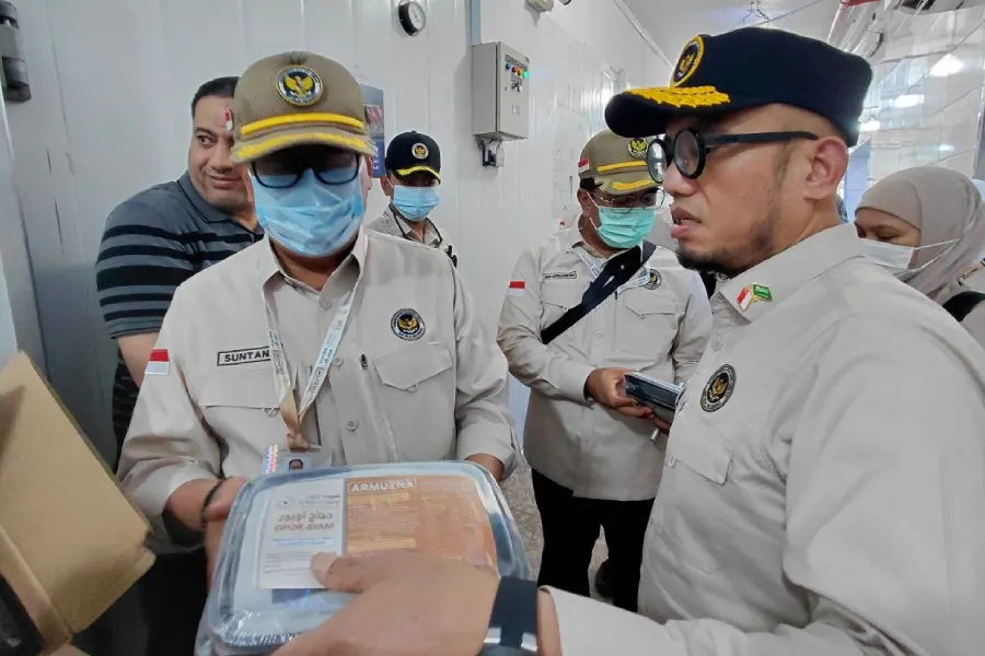 Amirulhaj Hasyim Asy’ari Sidak Dapur, Wamenhaj Garansi Logistik Pra-Armuzna Foto BeritaJatim.com