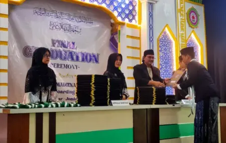 Ponpes Al Madienah Denanyar Jombang Lepas 168 Santri, Program Tahfiz dan Bahasa Inggris Jadi Unggulan Foto BeritaJatim.com