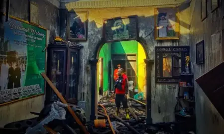 Uang Rp 170 Juta Hangus Terbakar saat Api Berkobar di Rumah Warga Situbondo Foto BeritaJatim.com