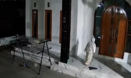Viral Pocong Bawa Celurit, Pembuat Konten Ternyata Warga Bangkalan dan Sudah Minta Maaf Foto BeritaJatim.com