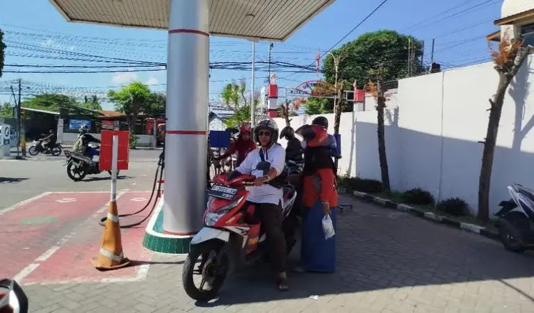 Harga Naik, Pengguna Pertamax di Banyuwangi Beralih ke Pertalite Foto BeritaJatim.com
