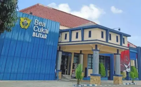 Bea Cukai Blitar Sita 1 Juta Batang Rokok Ilegal, Selamatkan Miliaran Rupiah Uang Negara Foto BeritaJatim.com