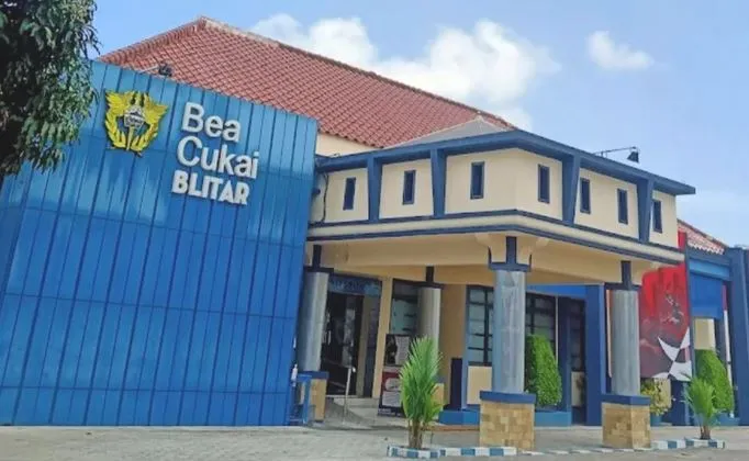 Bea Cukai Blitar Sita 1 Juta Batang Rokok Ilegal, Selamatkan Miliaran Rupiah Uang Negara Foto BeritaJatim.com