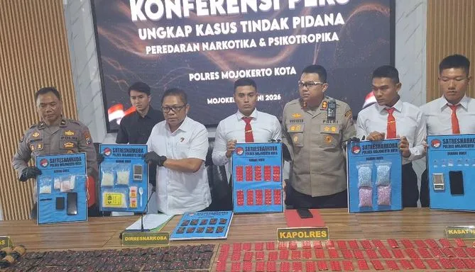 Polda Jatim Apresiasi Polres Mojokerto Kota, Ungkap Kasus Catridge Liquid Vape Berisi Etomidate Foto BeritaJatim.com