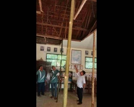 Gedung SDN 2 Klepu Rusak, Siswa Belajar Dibawah Atap Ambrol Foto BeritaJatim.com