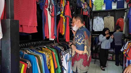 Gerakan UMKM Lokal, Wawali Kota Malang Ajak ASN Pakai Jersey Piala Dunia Foto BeritaJatim.com
