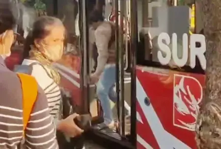 Insiden Suroboyo Bus vs Dump Truk, Dishub Surabaya Siapkan Sanksi Tegas Foto BeritaJatim.com